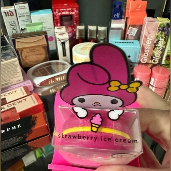 The Crème shop My Melody Macaron Lip Balm *** LIMITED EDITION *** - Picture 2 of 2